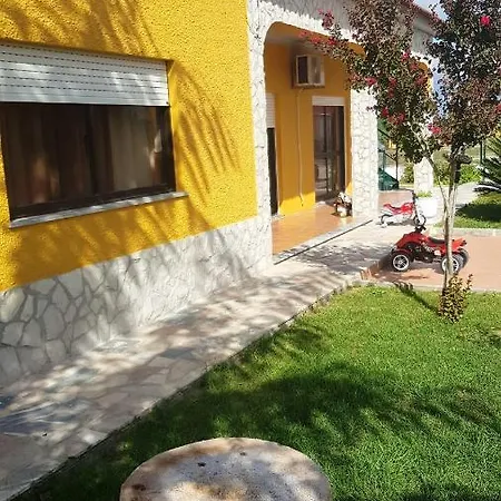 别墅 With 2 Bedrooms In With Wonderful Mountain View Enclosed Garden And Wifi 7 Km From The Beach Poceirao