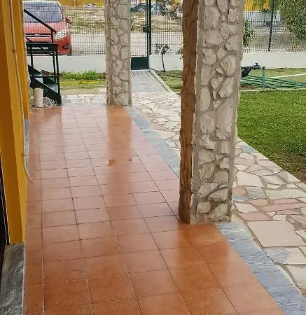 别墅 With 2 Bedrooms In With Wonderful Mountain View Enclosed Garden And Wifi 7 Km From The Beach *