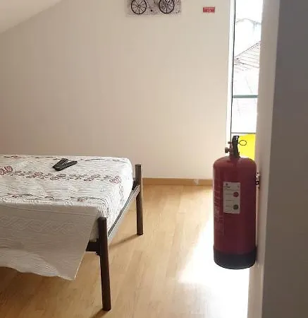 With 2 Bedrooms In With Wonderful Mountain View Enclosed Garden And Wifi 7 Km From The Beach Poceirao