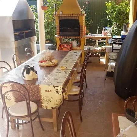With 2 Bedrooms In With Wonderful Mountain View Enclosed Garden And Wifi 7 Km From The Beach 别墅