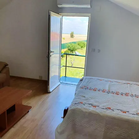 别墅 With 2 Bedrooms In With Wonderful Mountain View Enclosed Garden And Wifi 7 Km From The Beach